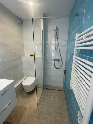 Soap, toilet paper - T2 sea view, very quiet. (Saint-Cyr-sur-Mer)