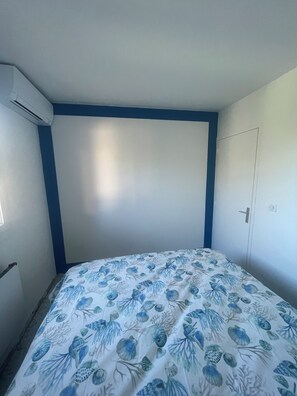 1 bedroom, WiFi - T2 sea view, very quiet. (Saint-Cyr-sur-Mer)