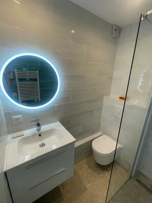 Soap, toilet paper - T2 sea view, very quiet. (Saint-Cyr-sur-Mer)