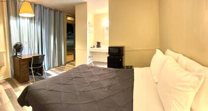 Room 30 - Standard Queen - Sleeps 2 - Harper Motel