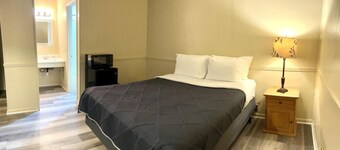 Room 26 - Standard Queen - Sleeps 2 - Harper Motel