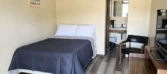 Room 31- Standard Queen - Sleeps 2 - Harper Motel