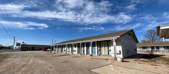 Room 12 - Standard Queen - Sleeps 2 - Harper Motel