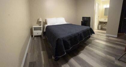 Room 25 - Standard Queen - Sleeps 2 - Harper Motel