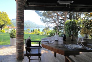 Outdoor dining - Fall in love only  Morcote lakeside. Morcote is 1 of top 2024 world destination (Morcote)