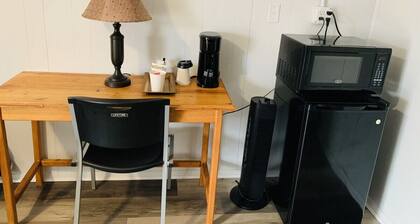 Room 16 - Standard Queen - Sleeps 2 - Harper Motel