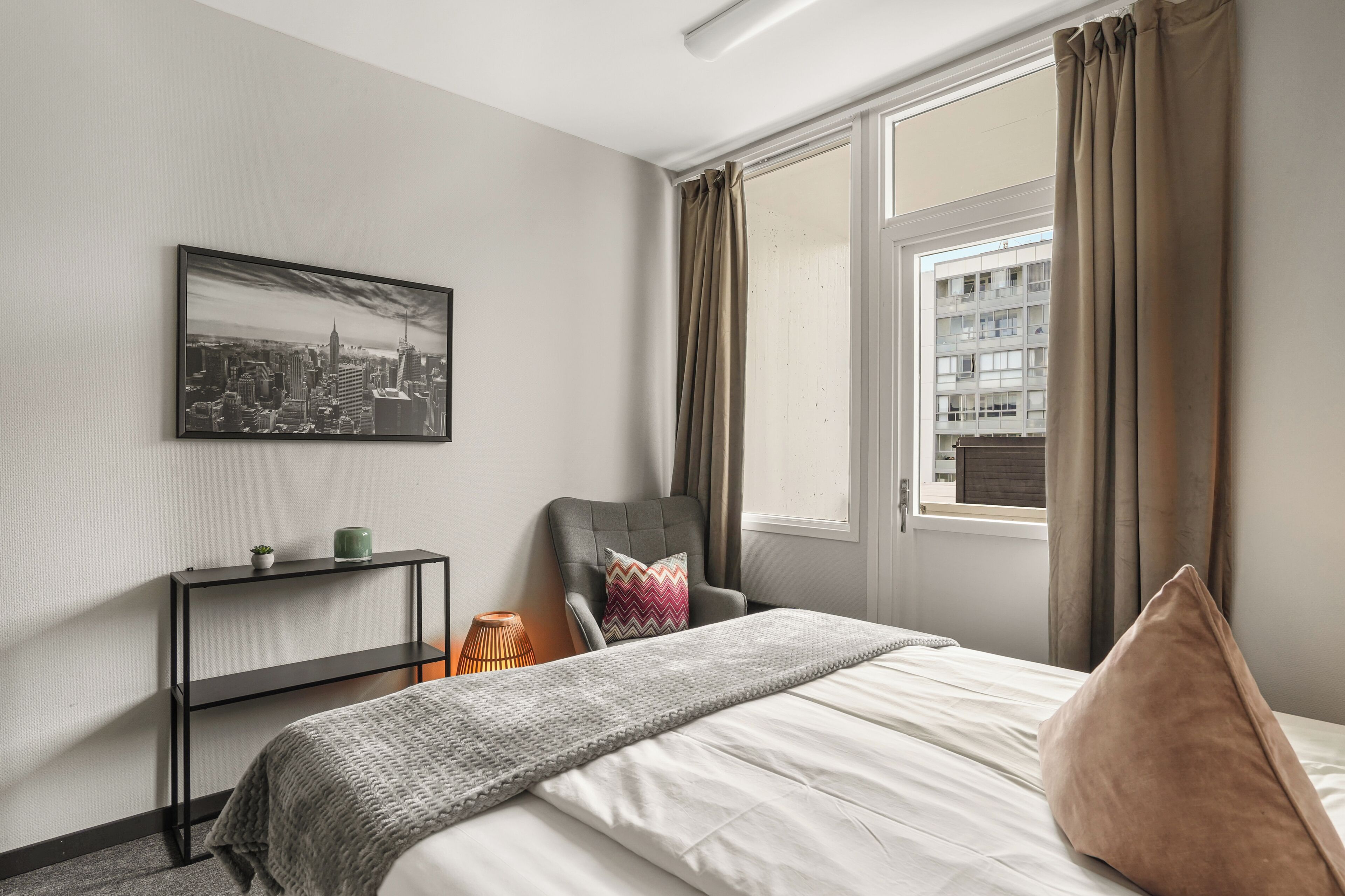 Standard Double Room with Shared Bathroom | Dundyner, individuel indretning, sengetøj