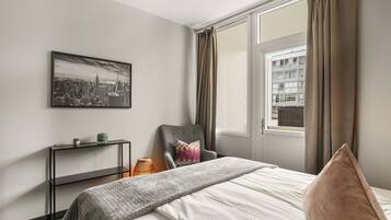 Standard Double Room with Shared Bathroom | Dundyner, individuel indretning, sengetøj