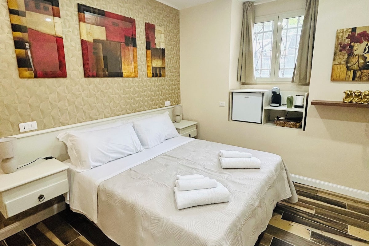 Comfort Room | Hypo-allergenic bedding available, down comforters, memory foam beds