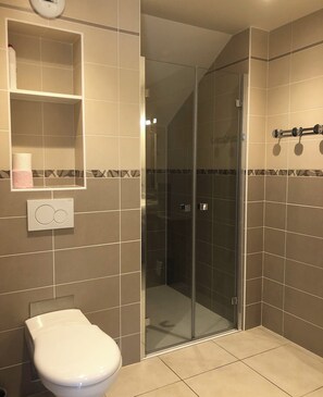 Secador de pelo y toallas