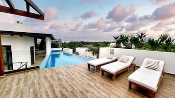 Outdoor pool, a heated pool