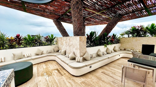 تناول الطعام بالخارج