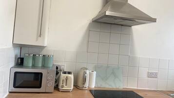 Apartment | Private kitchen | Fridge, microwave, oven, stovetop