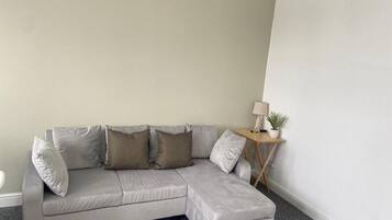 Apartment | Living area | TV