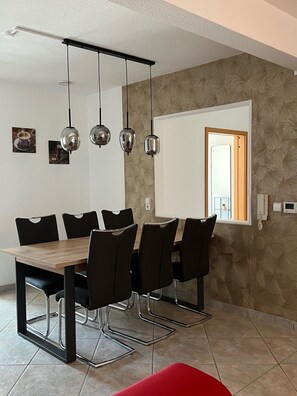 Dining - Apartment Sandperle: Your gateway to the Black Forest, Strasbourg and Europapark (Willstätt)