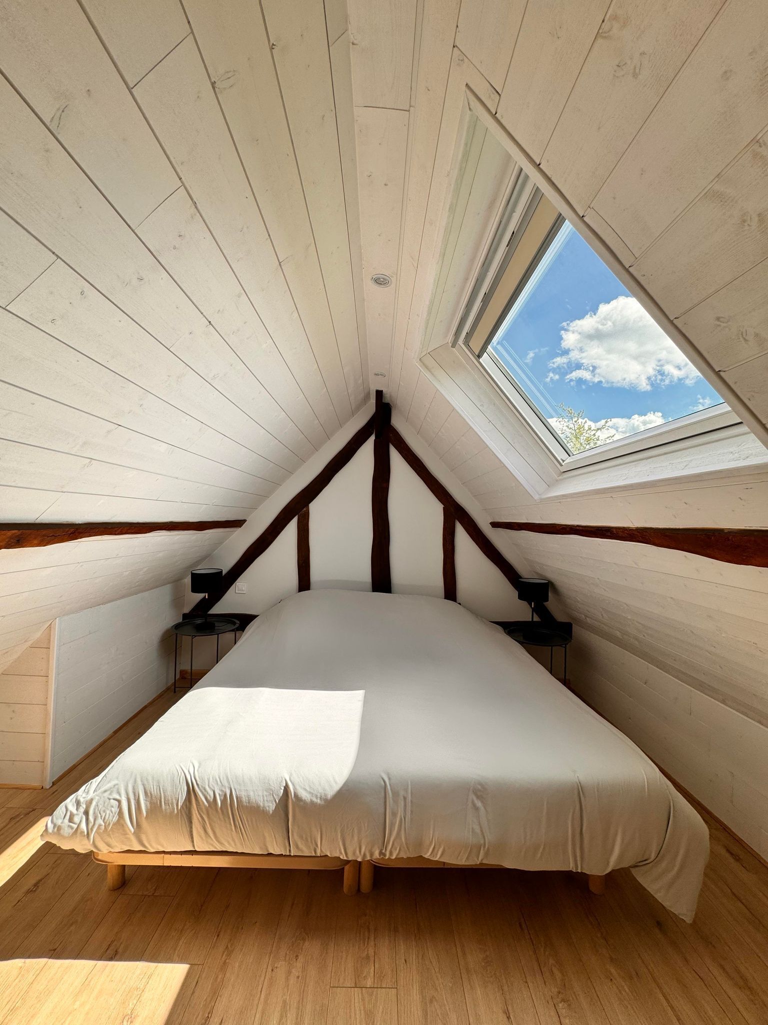 4 bedrooms, desk, iron/ironing board, free WiFi