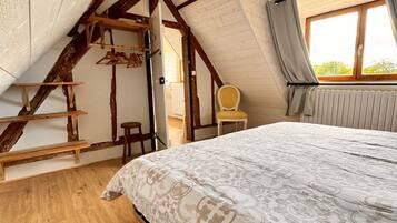 4 Schlafzimmer, Schreibtisch, Bügeleisen/Bügelbrett, kostenloses WLAN
