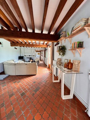 TV, fireplace, books, stereo