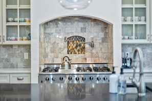 Refrigerador, horno, parrilla de estufa y lavavajillas 