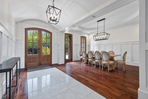 Dining - Buckhead Modern Luxury Home with Firepit & Arcade (Atlanta)