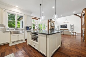 Fridge, oven, stovetop, dishwasher - Buckhead Modern Luxury Home with Firepit & Arcade (Atlanta)