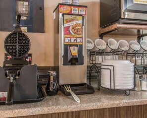 Dining - Howard Johnson by Wyndham Thunder Bay (Thunder Bay)