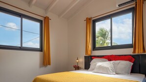 1 bedroom, iron/ironing board, travel crib, WiFi (free) - Penthouse Luxe • Vue Mer Panoramique 180° • Terrasse • Plage à pied (Sainte-Anne)