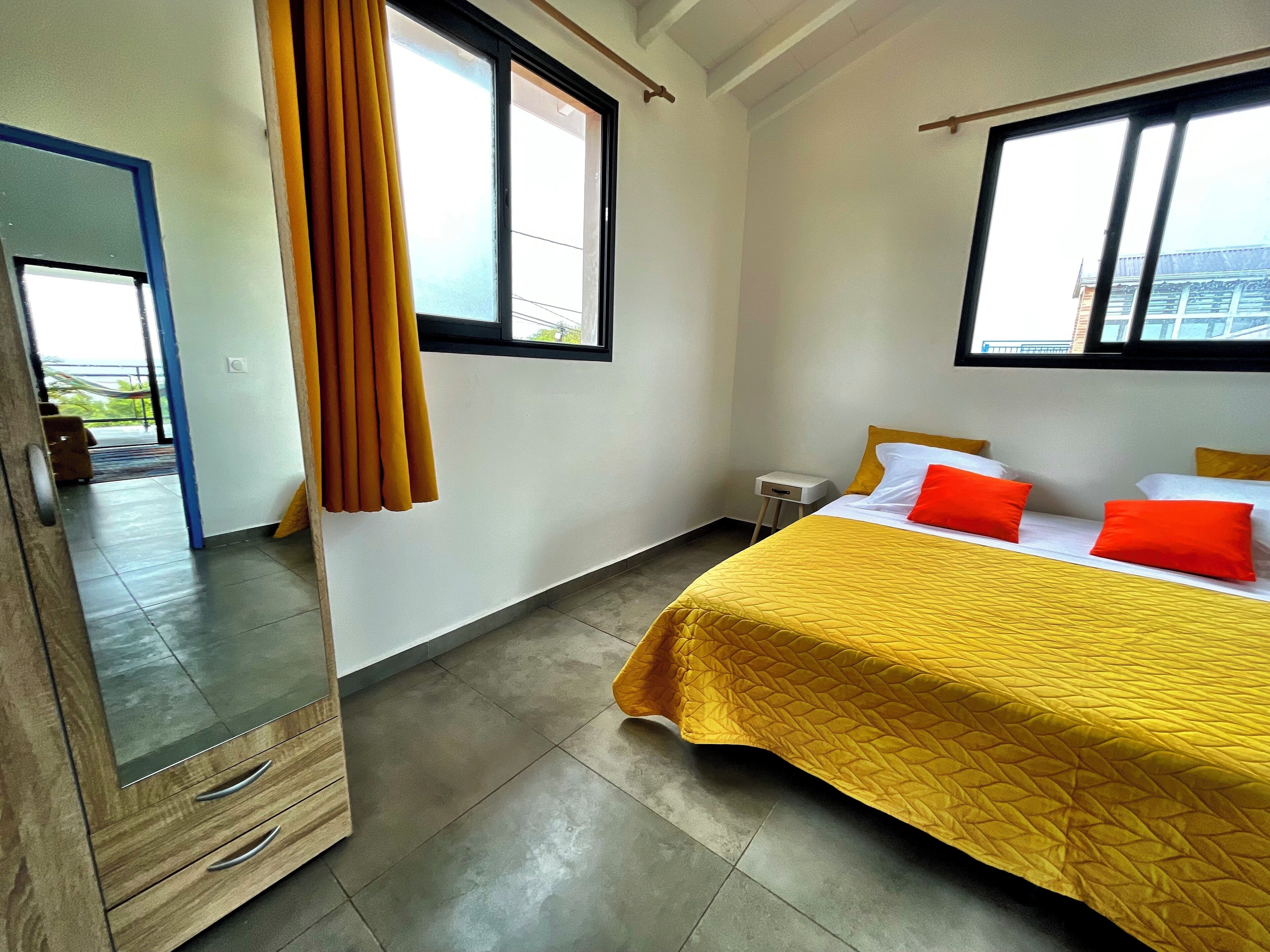 1 chambre, fer et planche à repasser, lit parapluie, Wi-Fi gratuit