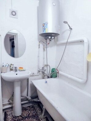 Quadruple Room | Bathroom