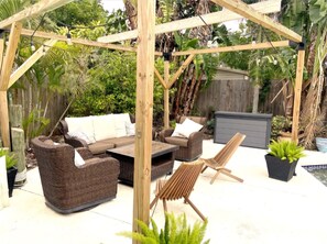 Terrace/patio - Private Backyard with large pool! (Bradenton)