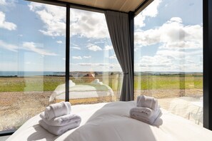 1 bedroom - ARBIKIE DISTILLERY OOD HOUSES - DERKADO - LUNAN BAY, SCOTLAND  (Montrose)