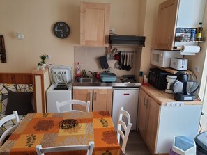 冰箱、微波炉、烤箱、炉灶