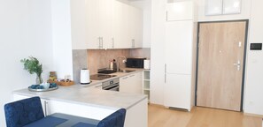 Microwave, oven, dishwasher, coffee/tea maker