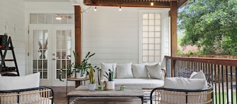 Charming 3-bedroom house in lovely Austin with AC, WiFi, Pool and Pitch & Putt