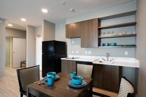 Dining - Stone Hill Lawrence Trademark Collection by Wyndham (Lawrence)