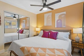 Zimmersafe, Schreibtisch, Bügeleisen/Bügelbrett, Reisekinderbett