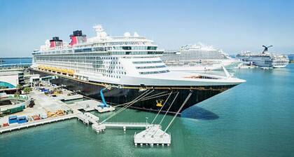 Shark Tank Cocoa Beach • 4 Units • Walk to Beach, Dining, Bars & Shops, DownTown