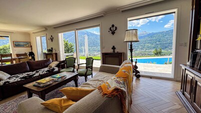 Magnificent villa with swimming pool