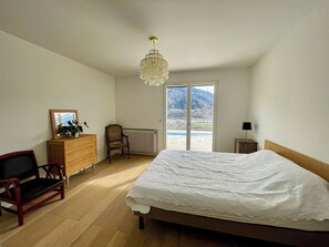 6 soverom, skrivebord, strykejern/-brett og wi-fi (inkludert)