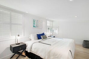 5 bedrooms, desk, iron/ironing board, free WiFi - Resort Style Escape in Bellport Village! Pool, Spa, Sauna, Fire Pit & Game Room (Bellport)