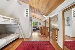 3 bedrooms, travel crib, WiFi, bed sheets - Gorgeous, quiet cabin close to Summerhaven (Mount Lemmon)