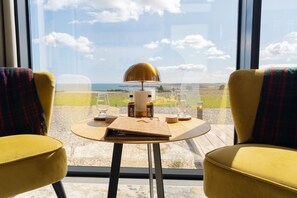 Interior - ARBIKIE DISTILLERY OOD HOUSES - MIDAS WITH HOT TUB - LUNAN BAY, SCOTLAND (Montrose)