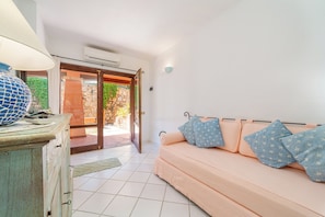 Apartment | Living area - Harry's House by Wonderful Italy (Olbia)