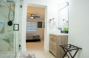 3 bedrooms, iron/ironing board, travel crib, free WiFi