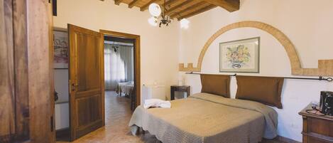 4 Schlafzimmer, Bügeleisen/Bügelbrett, WLAN, Bettwäsche