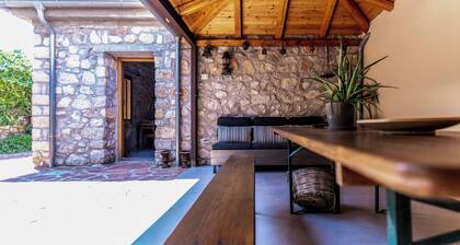 Boutique Stone Cottage w. large private Terraces