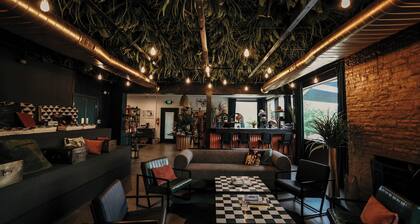 Dome 7: Rebel Rouge Retreat