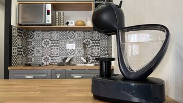 Coffee/tea maker, fridge, microwave, toaster
