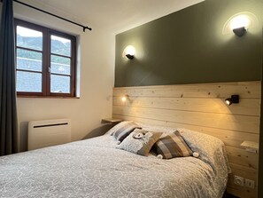 1 makuuhuone, silitysrauta/-lauta