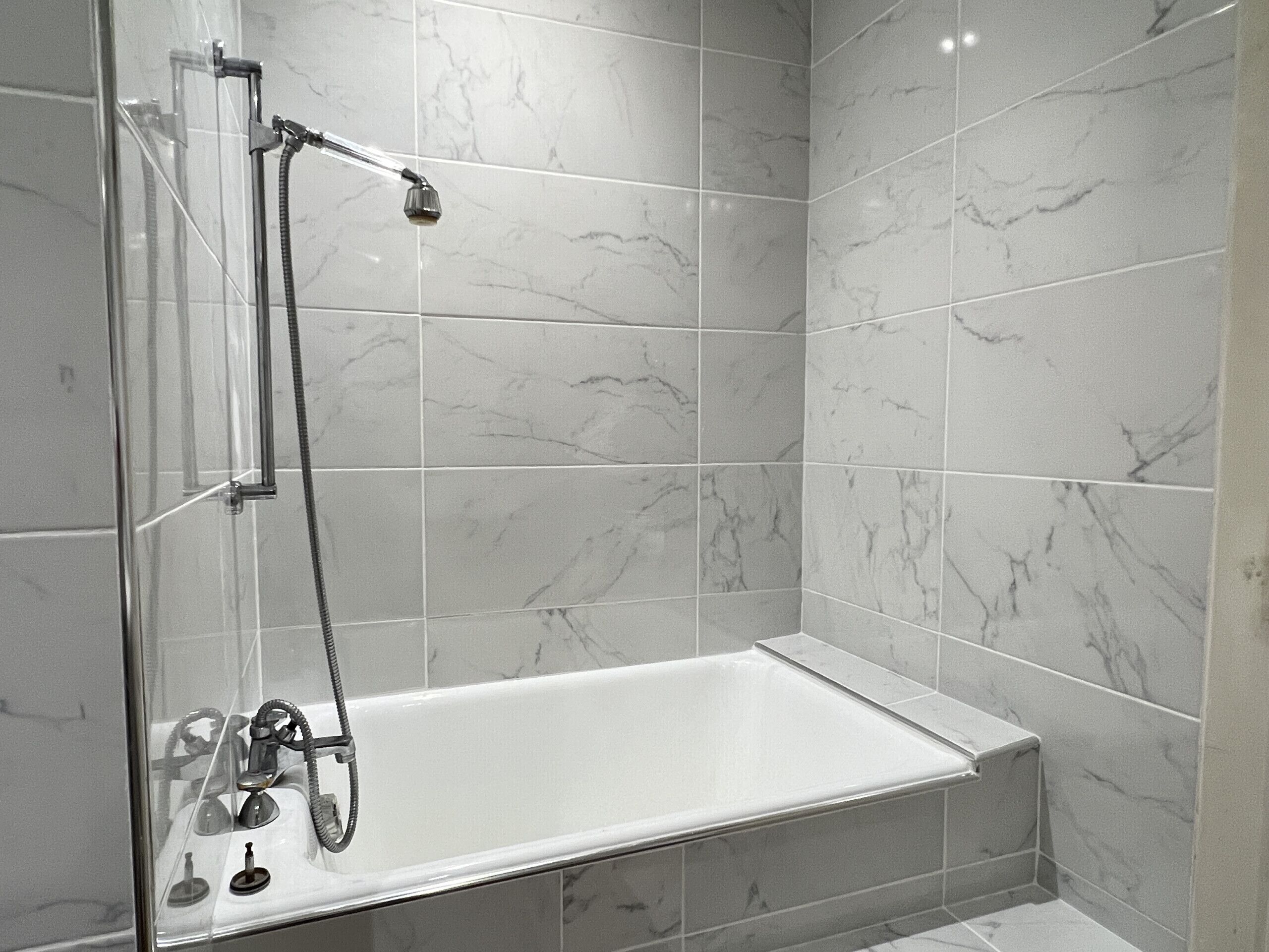 Een douche, een haardroger